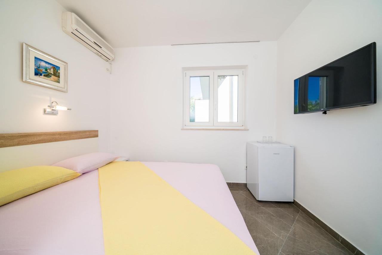 Rooms & Apartments Barisic مْليني الغرفة الصورة