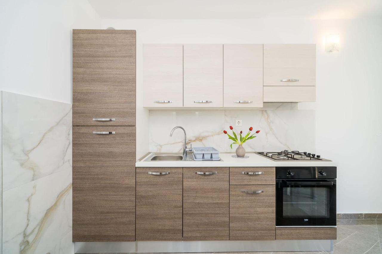 Rooms & Apartments Barisic مْليني الغرفة الصورة