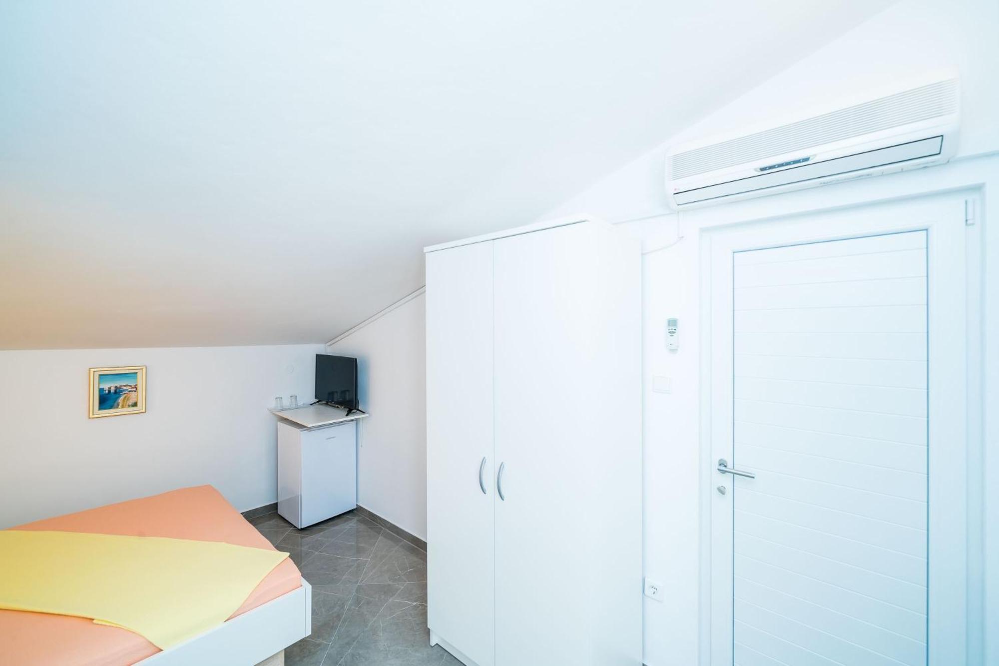 Rooms & Apartments Barisic مْليني الغرفة الصورة