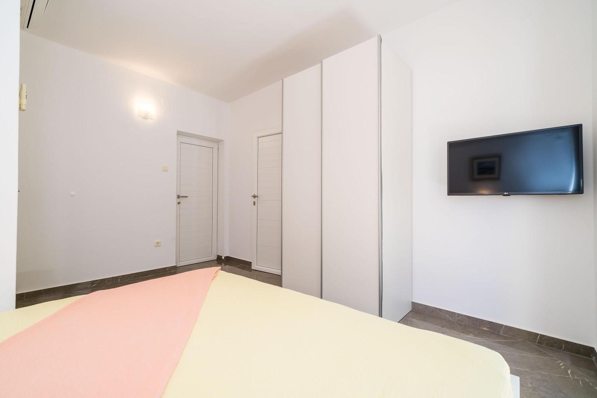 Rooms & Apartments Barisic مْليني الغرفة الصورة